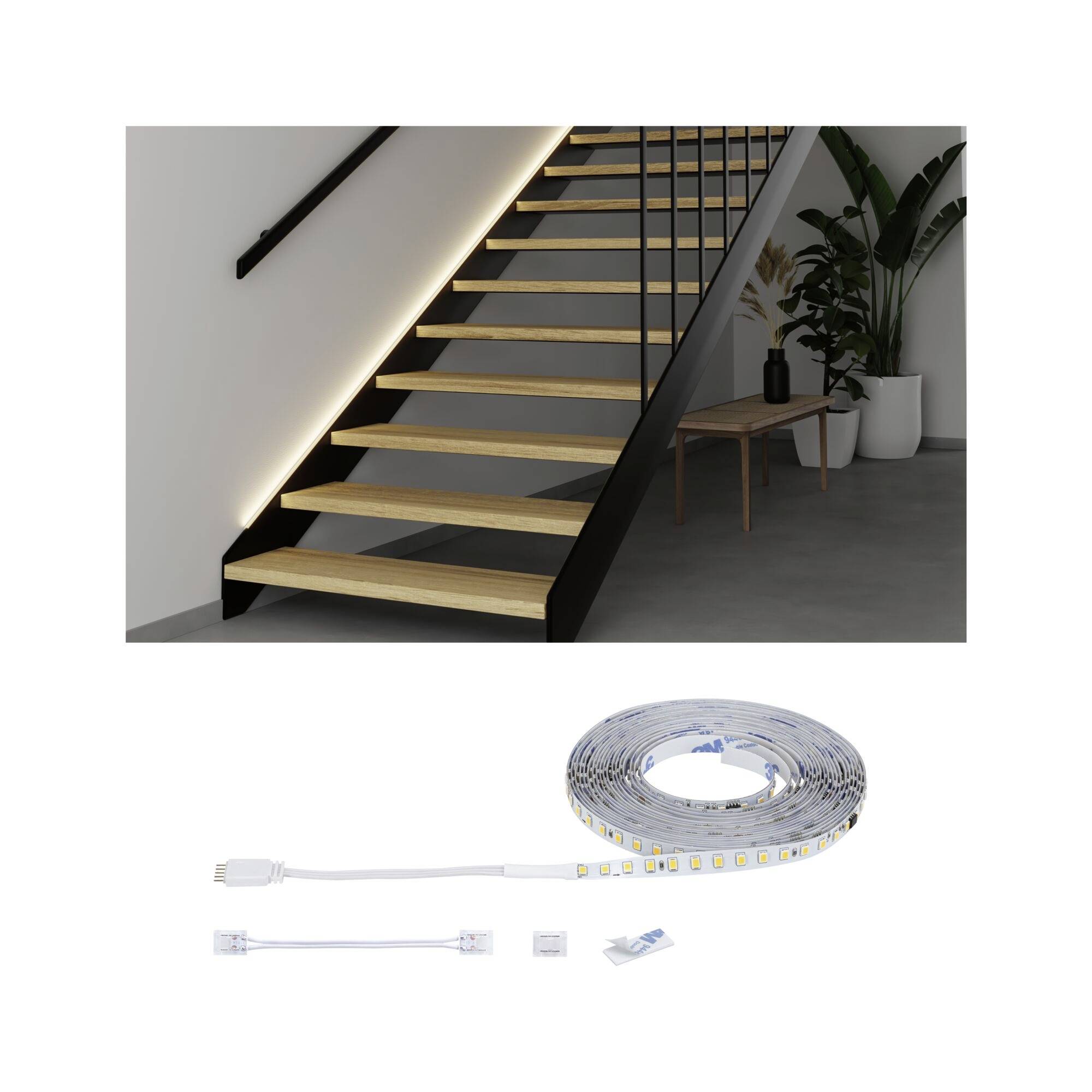 LED-Streifenbeleuchtung, die unter einer modernen Treppe installiert ist, wird mit dem Streifenset und Steckverbindern unter dem Treppenfoto angezeigt.