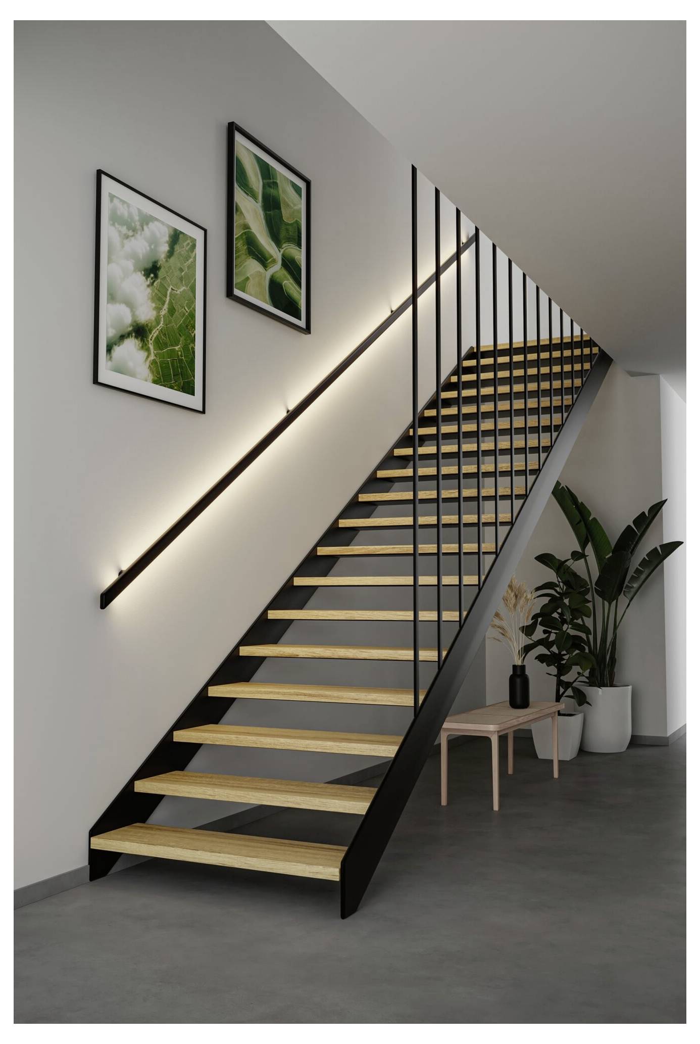 Moderne Innentreppe mit schwarzen Metallgeländern und Holzstufen neben gerahmten Wandbildern und Topfpflanzen