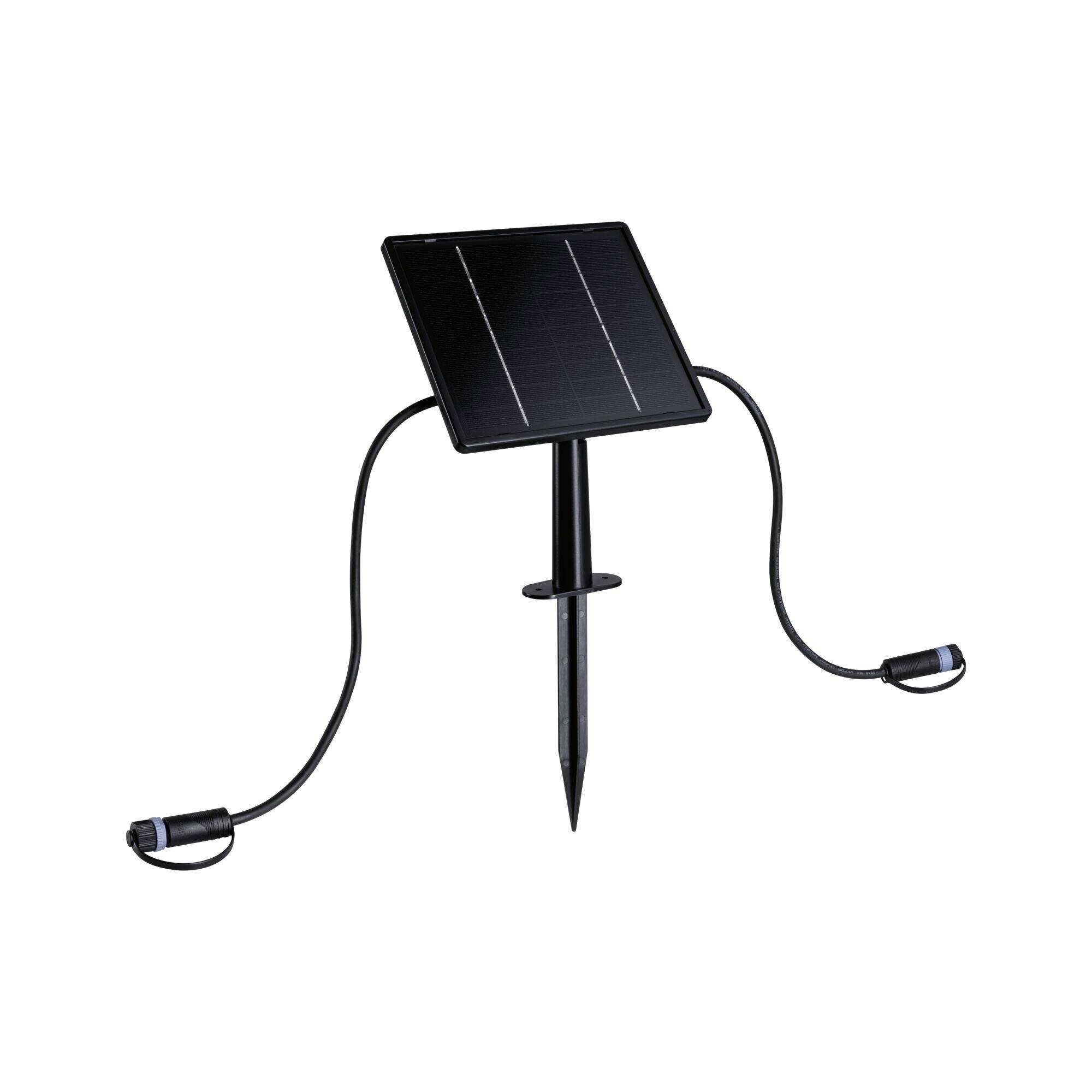 Quadratische verchromte Deckenleuchte mit matter weißer Diffusorplatte.