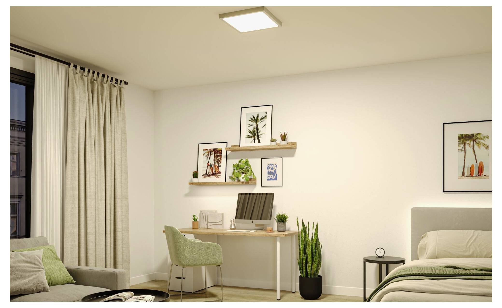 Gemütliches Schlafzimmer mit einem Schreibtisch-Arbeitsplatz, grünem Stuhl, Wandregalen, Topfpflanze, gerahmter Kunst und einem Bett am Fenster.