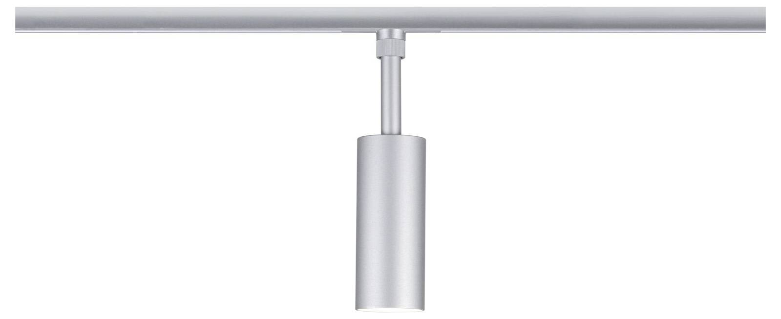 Silberne zylindrische Pendelleuchte, die von einer Deckenleuchte an weißem Hintergrund hängt.