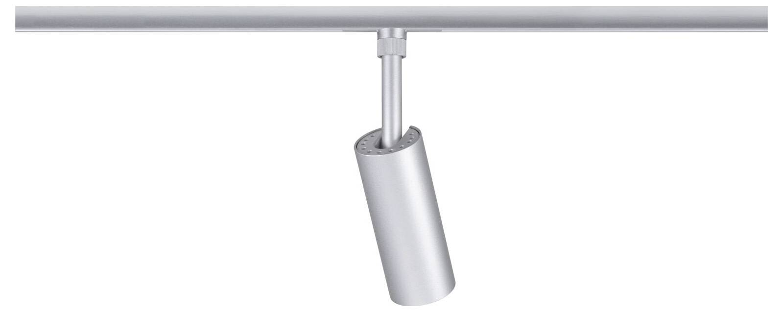 Ein silberner verstellbarer Deckenfluter, der an einer Schiene hängend nach unten geneigt vor weißem Hintergrund angebracht ist.