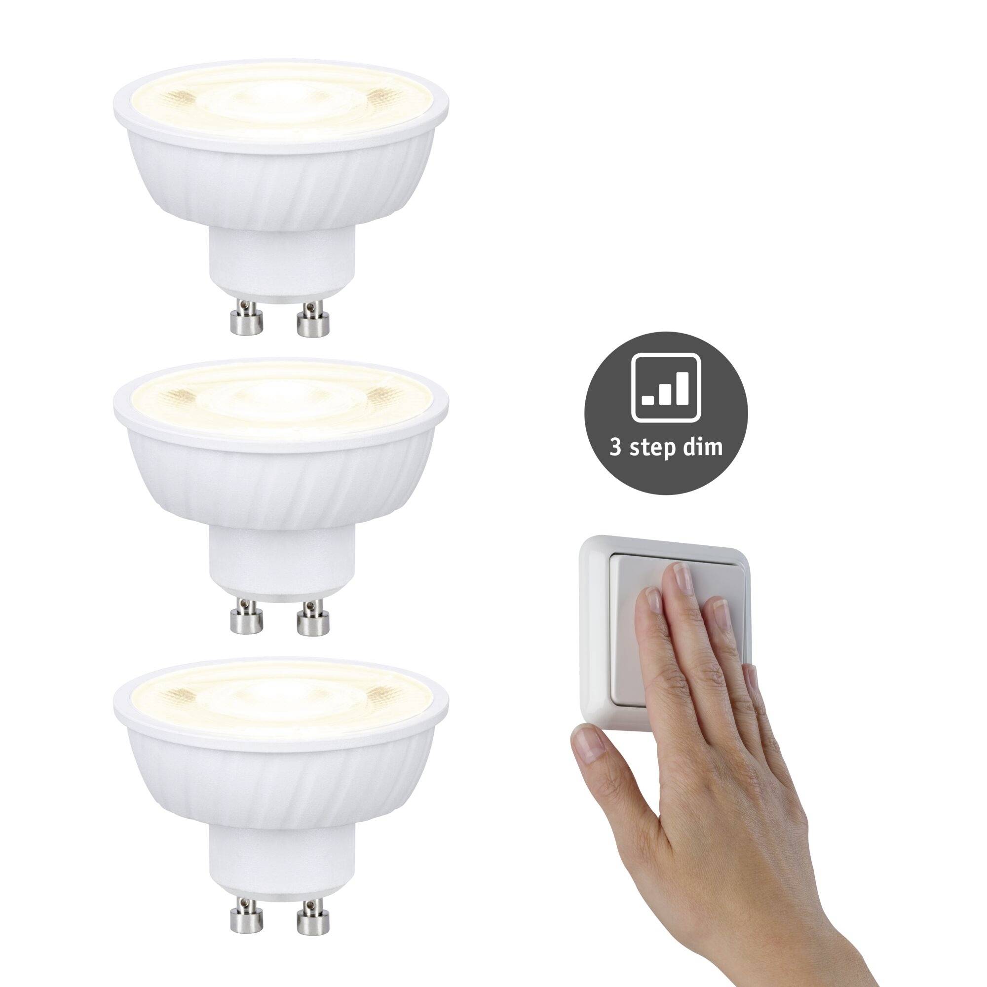 Drei LED-Spotlightbirnen gezeigt mit einer Hand, die einen Wandschalter dimmt; das Symbol zeigt „3-Stufen-Dimmen