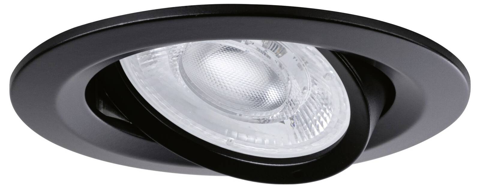 Schwarze eingelassene Deckenleuchte mit verstellbarem rundem Rahmen und klarer Lampenlinse nach unten geneigt.