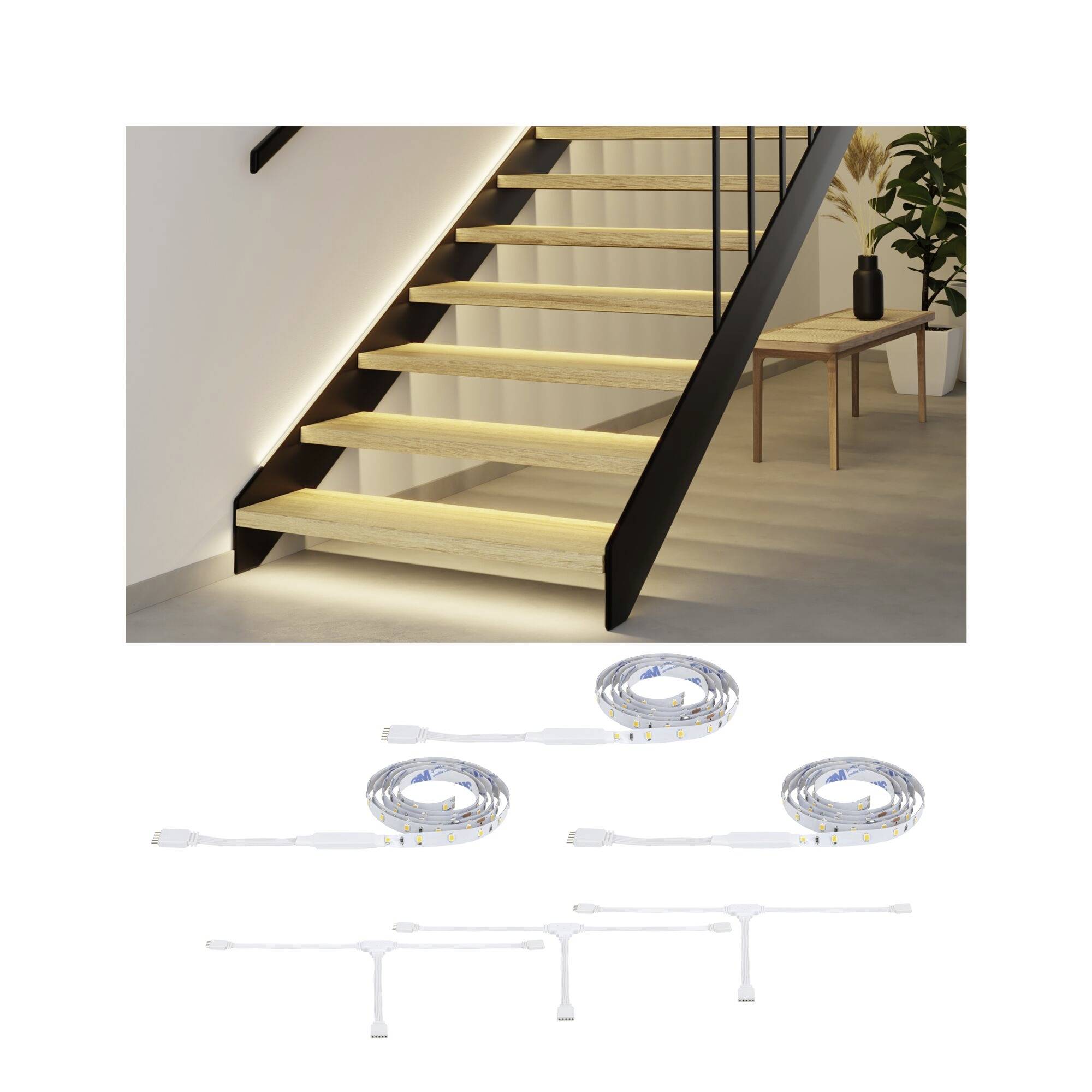LED-Streifenbeleuchtung unter der Treppe, dargestellt mit drei verbundenen Streifensegmenten und Befestigungsclips auf weißem Hintergrund.