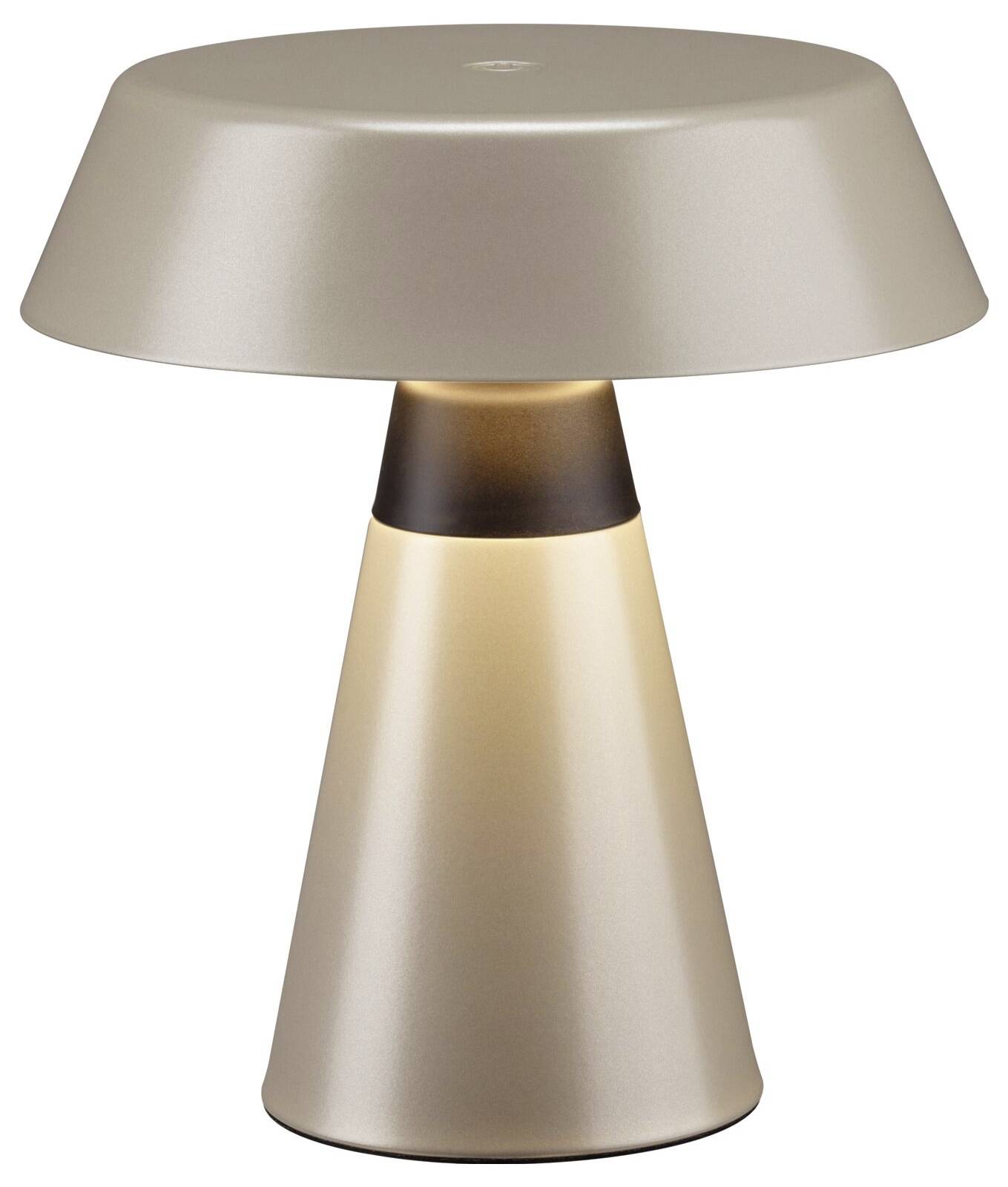 Moderne beige Tischleuchte mit breitem Trommelbehang und konischer Metallbasis auf weißem Hintergrund.