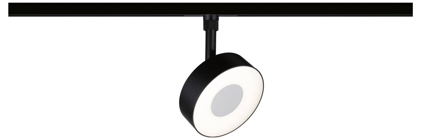 Schwarzer spurgebundener Deckenspot mit rundem weißem Lampenkopf, der von einer Deckenleiste hängend angebracht ist.