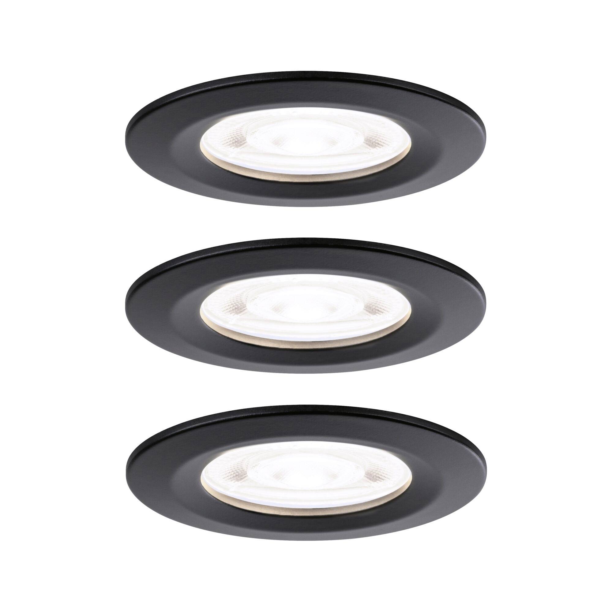 Drei schwarze eingelassene Deckenleuchten mit weißen Glühbirnen, vertikal übereinander auf weißem Hintergrund angeordnet.