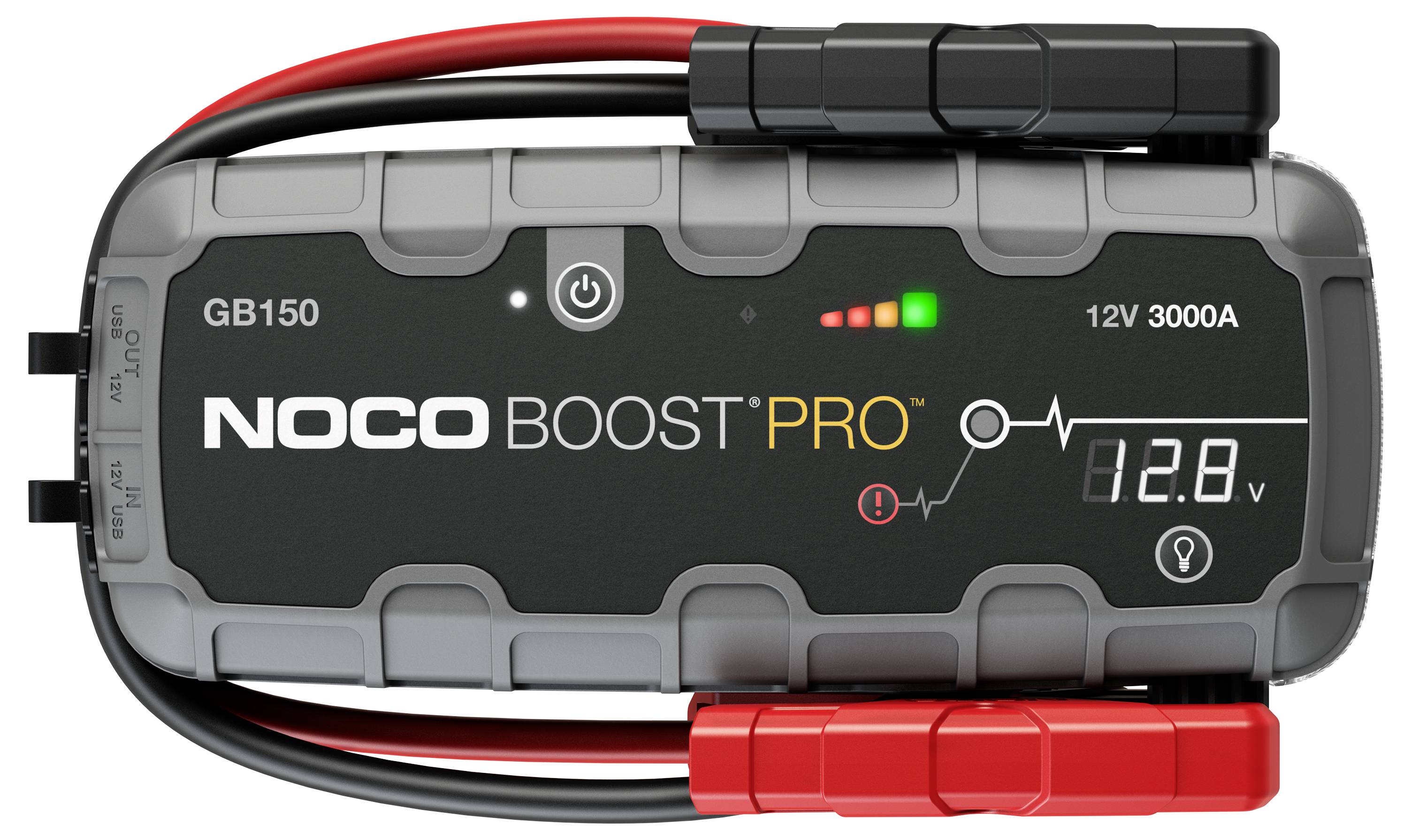 NOCO Boost Pro GB150 Starthilfegerät mit Kabeln, zeigt ein digitales Display mit einer Anzeige von 12,8V und Batterielade-Indikatoren.