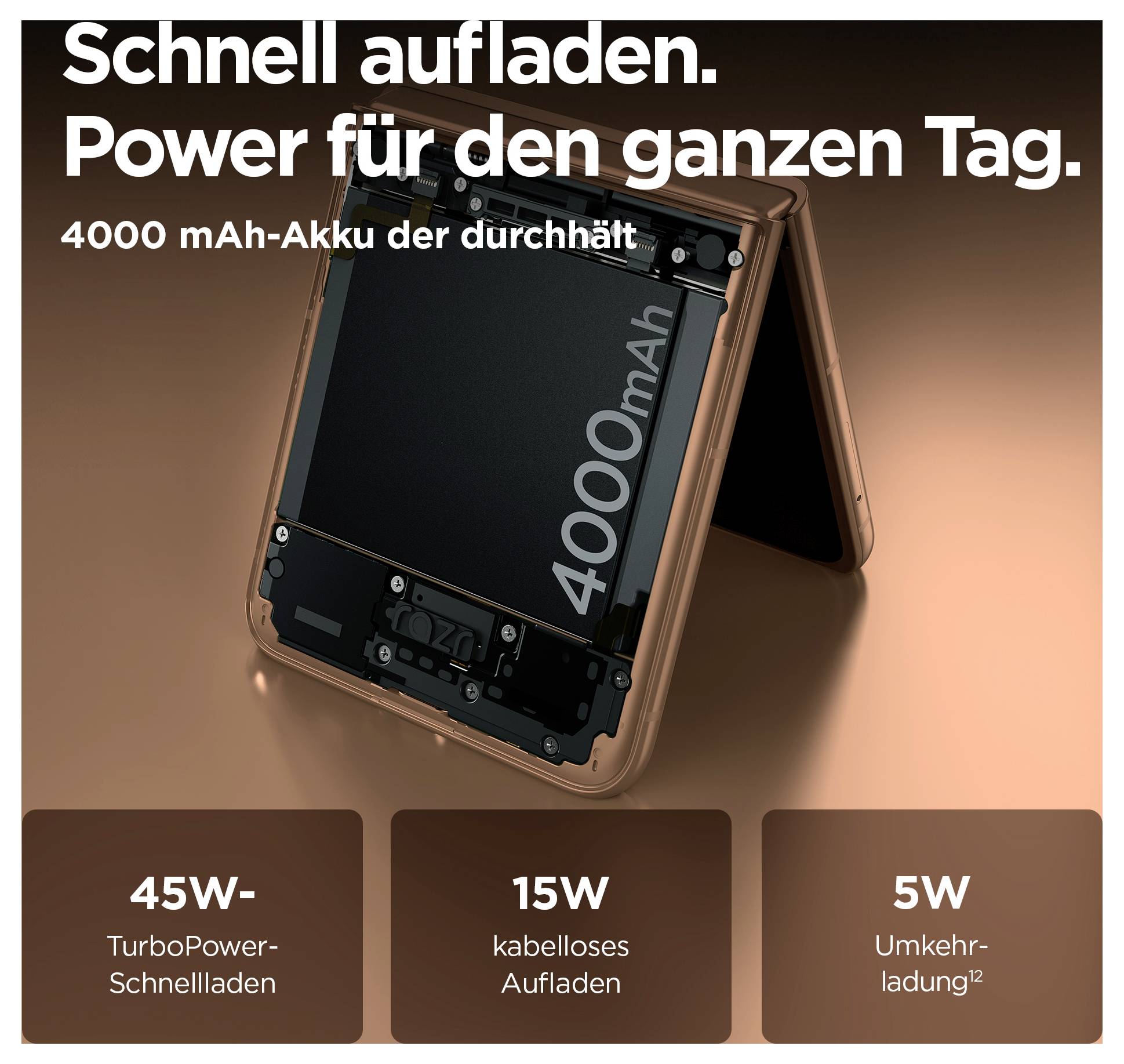 Tablet in einer Tastaturhülle mit Ständer, geöffnet auf weißem Hintergrund mit farbenfrohem abstraktem Bildschirm angezeigt.