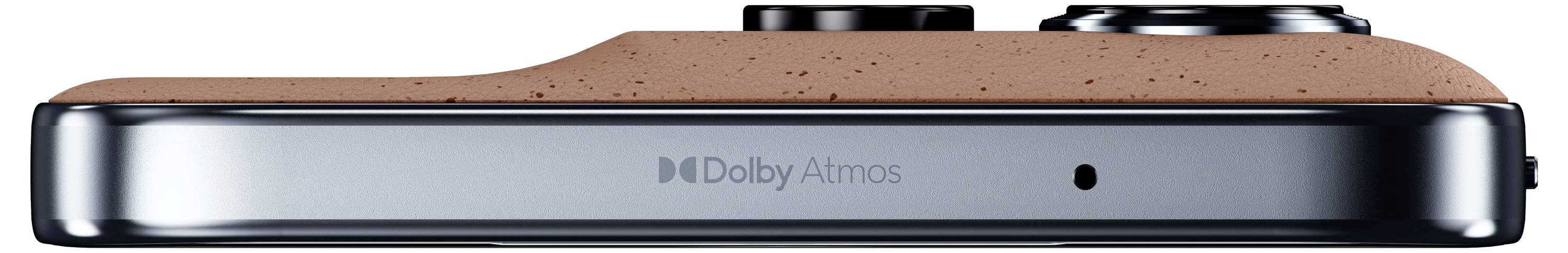 Seitenansicht eines braunen Smartphones mit silbernem Rahmen, die untere Kante zeigend mit zentriertem USB-C-Anschluss, Mikrofon-Bohrung und Dolby Atmos-Branding.