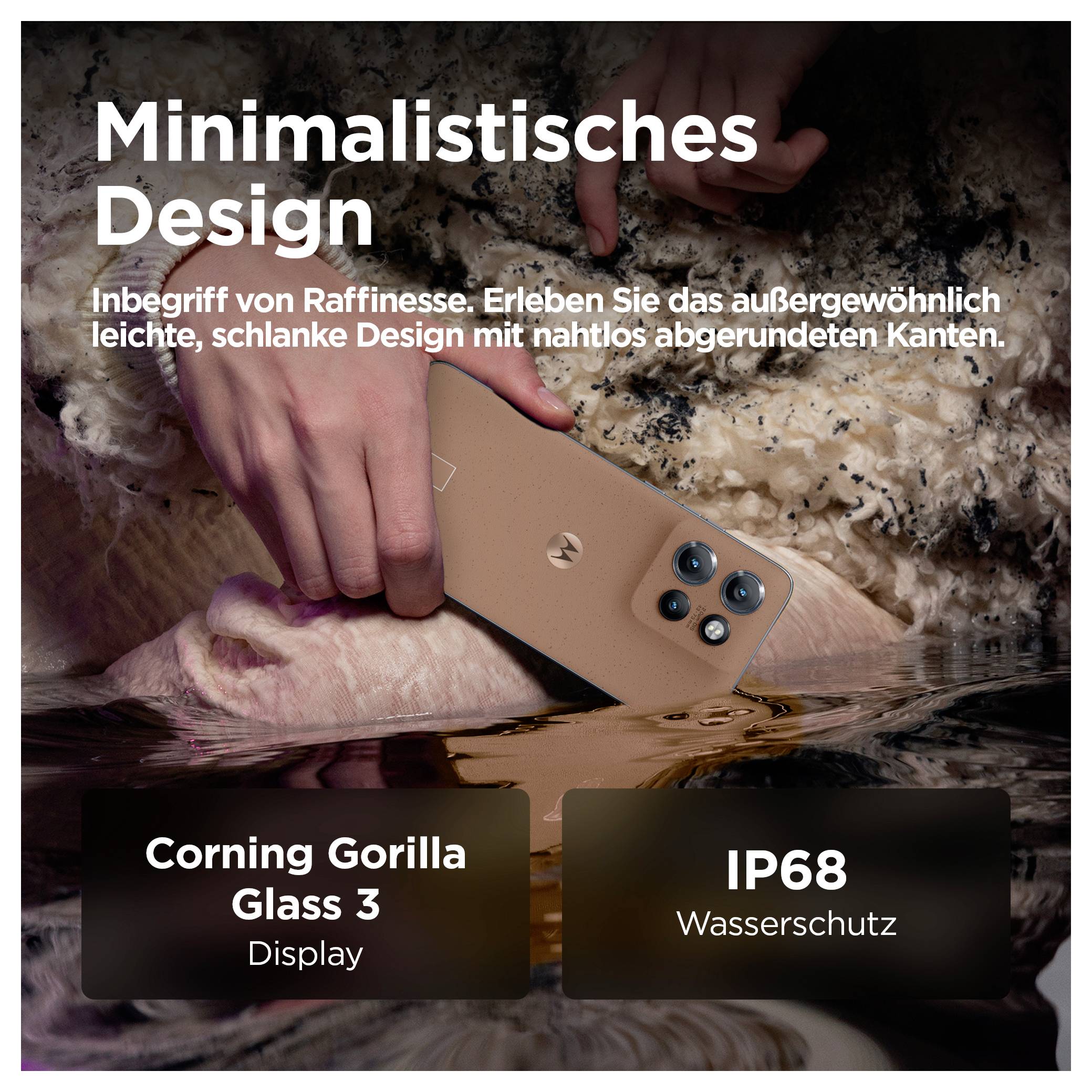 Motorola Edge 50 Neo Smartphone in Vorderansicht mit braunem abstraktem Hintergrundbild und Motorola-Logo auf dem Bildschirm.