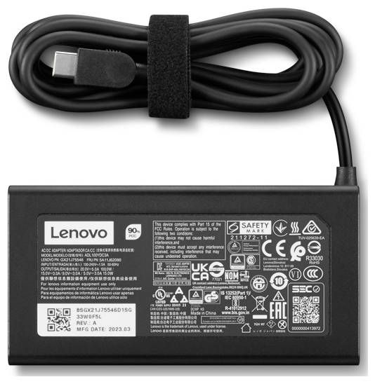 Lenovo Laptop-Netzteil mit angefügtem USB-C-Kabel und gedruckten Sicherheits-/Spezifikationsetiketten.