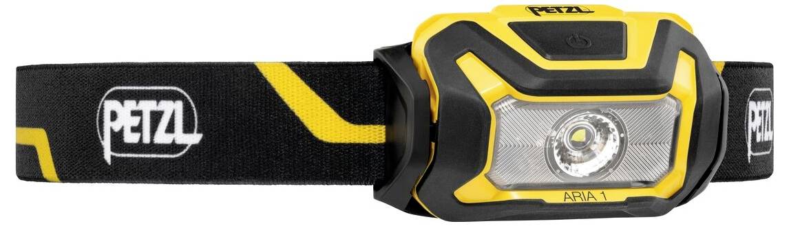 Schwarze und gelbe Petzl Aria 1 Stirnlampe mit elastischem Kopfband, frontal auf weißem Hintergrund abgebildet.