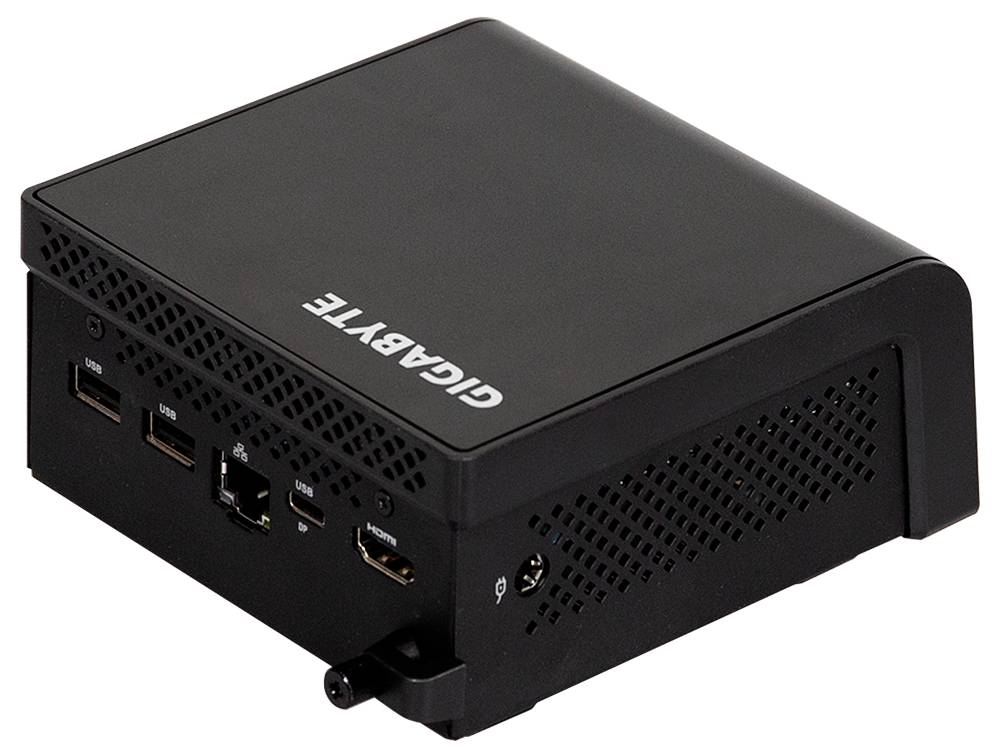 Schwarzes GIGABYTE Mini-PC-Gehäuse in Dreiviertelsicht, mit sichtbaren vorderen USB- und Audioanschlüssen.