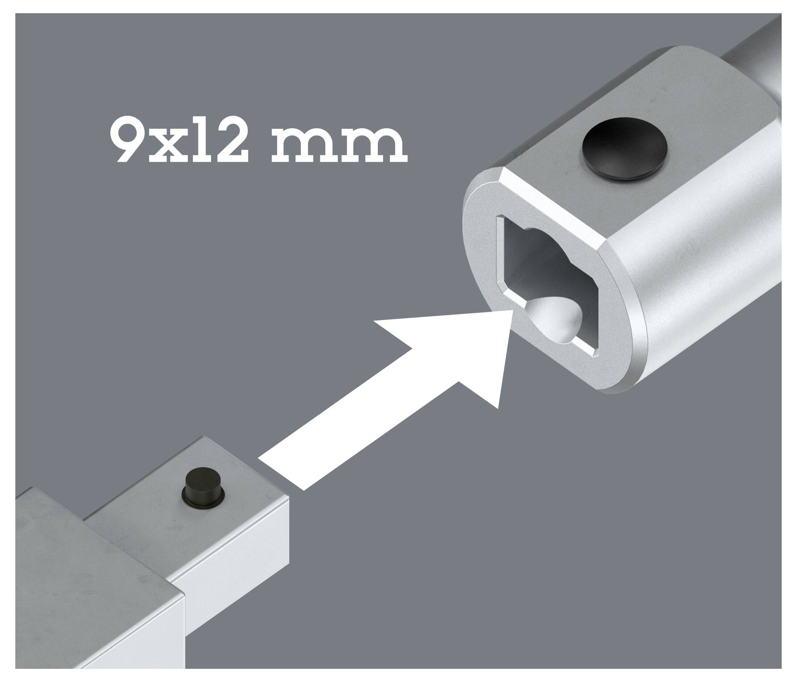 Diagramm, das zeigt, wie ein 9x12 mm Metallstecker in eine entsprechende Buchse eingeführt wird, angezeigt durch einen großen Pfeil.