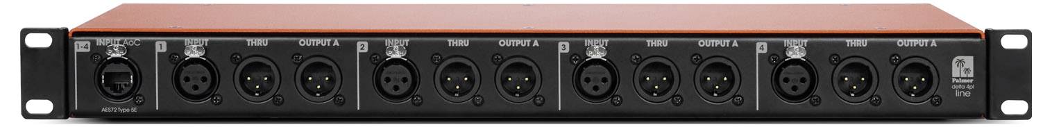 1HE-Rack-Audiointerfacen mit Eingabe- und Ausgabesteckern auf der Frontplatte, Status-LEDs und einem Netzschalter auf einem schwarz-orangenen Gehäuse.
