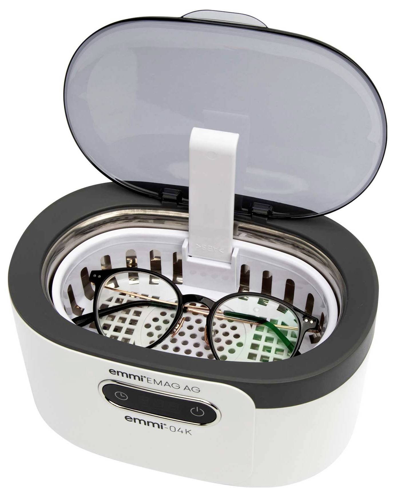 Offener Ultraschallreiniger mit Deckel auf dem Tisch, mit einer Brille und einem kleinen Korb im Inneren.