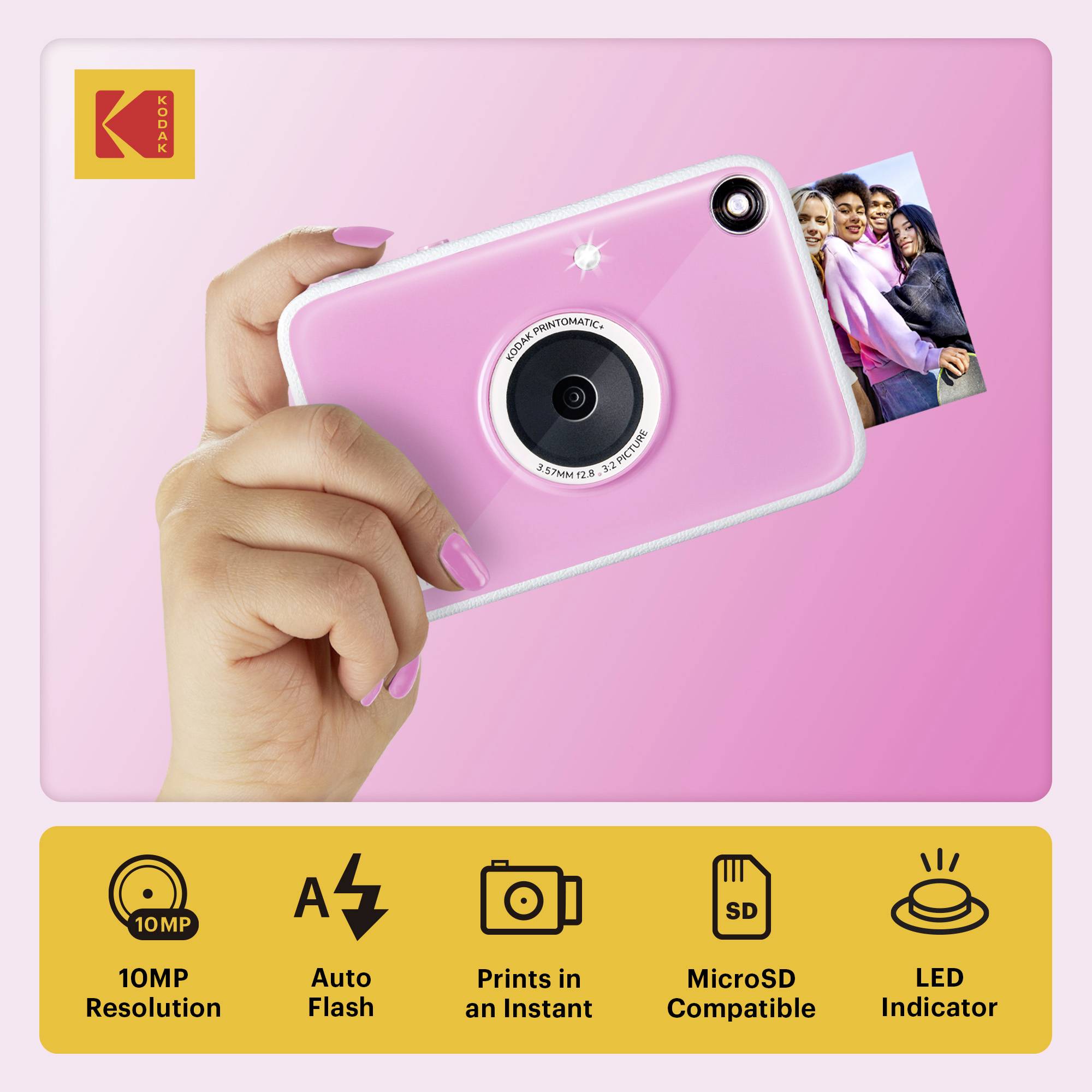 Eine Hand hält eine rosa Kodak Sofortbildkamera und druckt ein Gruppenfoto; darunter angeordnete Funktionssymbole zeigen 10-MP-Auflösung, Blitzlicht automatisch, Sofortdrucke, microSD-Kompatibilität und LED-Anzeige.