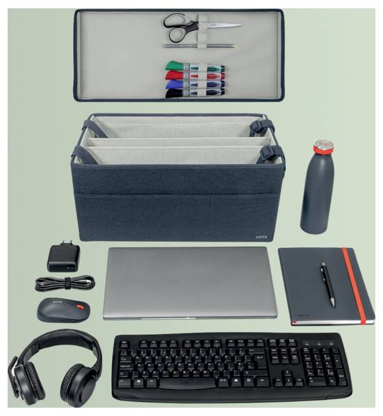 Laptop-Organizer mit ausgebreiteten Zubehörteilen: Tasche, Ladegerät, Maus, Kopfhörer, Tastatur, Notizbuch, Wasserflasche und Schreibwaren-Etui.