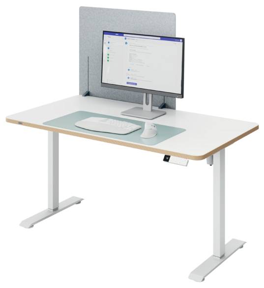 USB-C-Kabel verbindet ein tragbares Ladegerät mit einem USB-A-Anschluss, dargestellt mit beschrifteten Nahaufnahmen jedes Steckers.