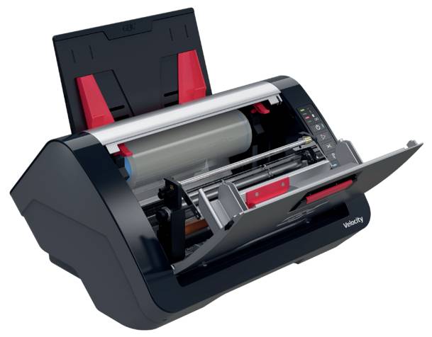 Kompakter Desktop-Schneideplotter mit offener Vorderabdeckung, zeigt Walzen, Messerführung und Bedienfeld