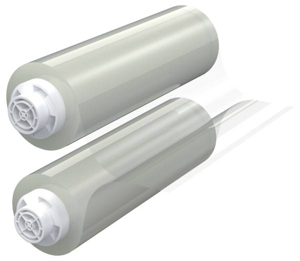 Zwei zylindrische Wasserfilterpatronen, eine opak und eine transparent, nebeneinander auf weißem Hintergrund gezeigt.