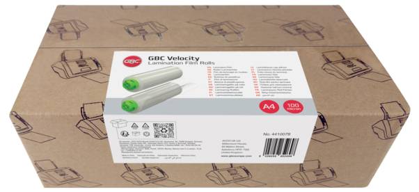 Braune Kartonversandbox mit bedrucktem Verpackungsband und einem Produktetikett auf der Ober- und Seitenfläche, isoliert auf weißem Hintergrund dargestellt.