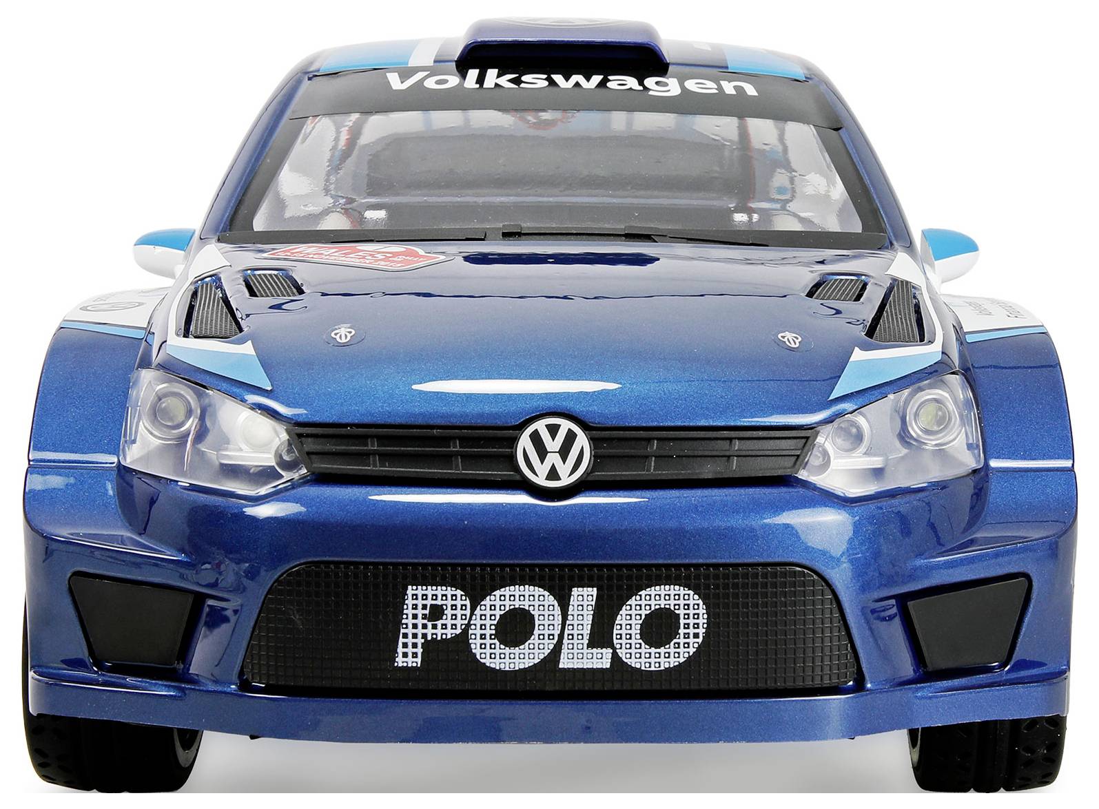 Vorderansicht eines blauen Volkswagen Polo Rennwagens mit Sponsorenaufklebern, gezeigt auf weißem Hintergrund.