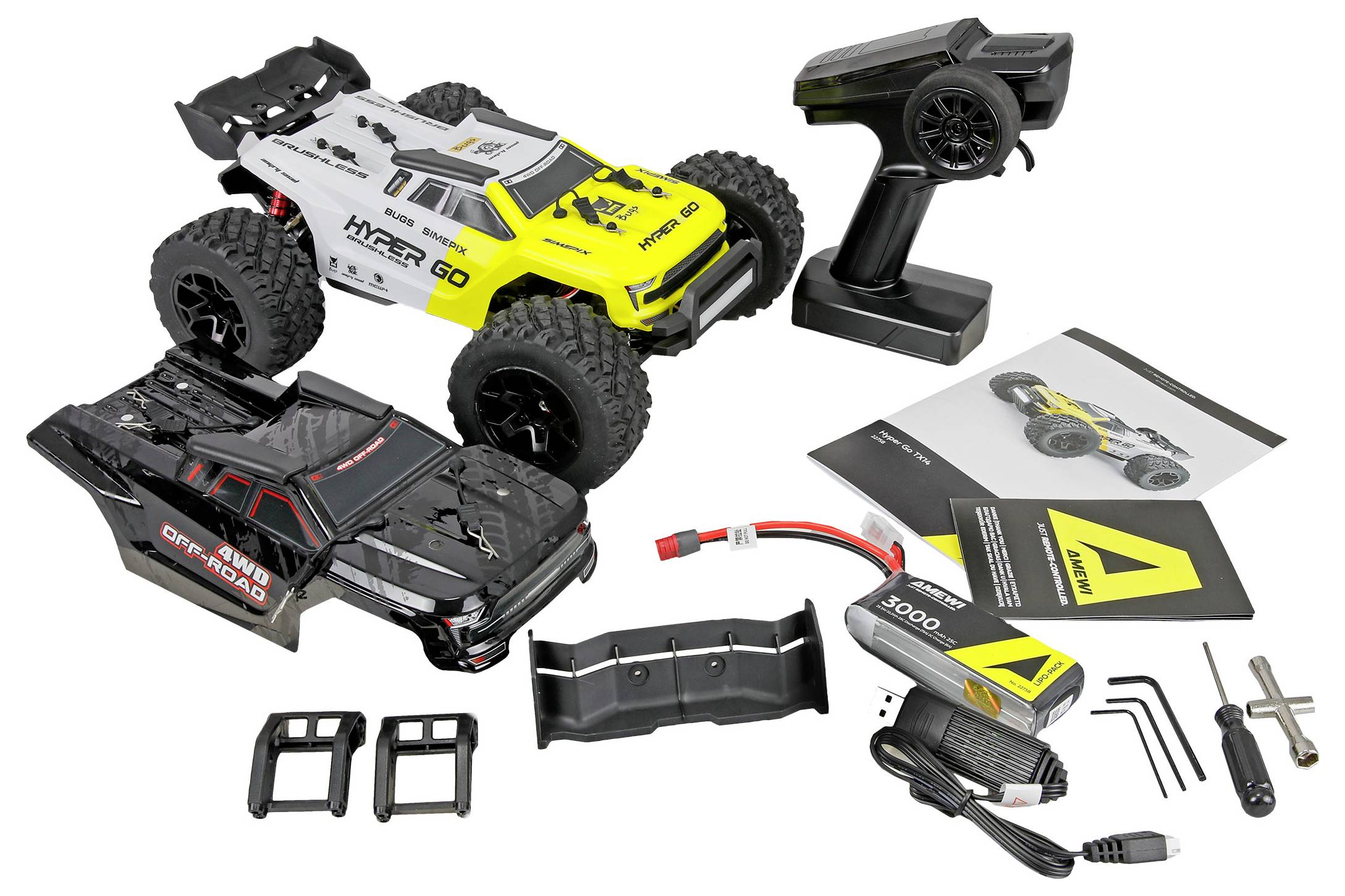 Zwei ferngesteuerte Offroad-Lastwagen mit Sender, Batterie, Ladegerät, Werkzeugen, Ersatzteilen und Bedienungsanleitung auf weißem Hintergrund angeordnet.