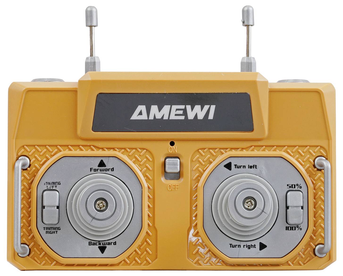 Spielzeugbaggermodell, das in einer offenen Handfläche ruht und ein beiges und schwarzes AMEWI-Baufahrzeug mit angehobenem Schaufel zeigt.