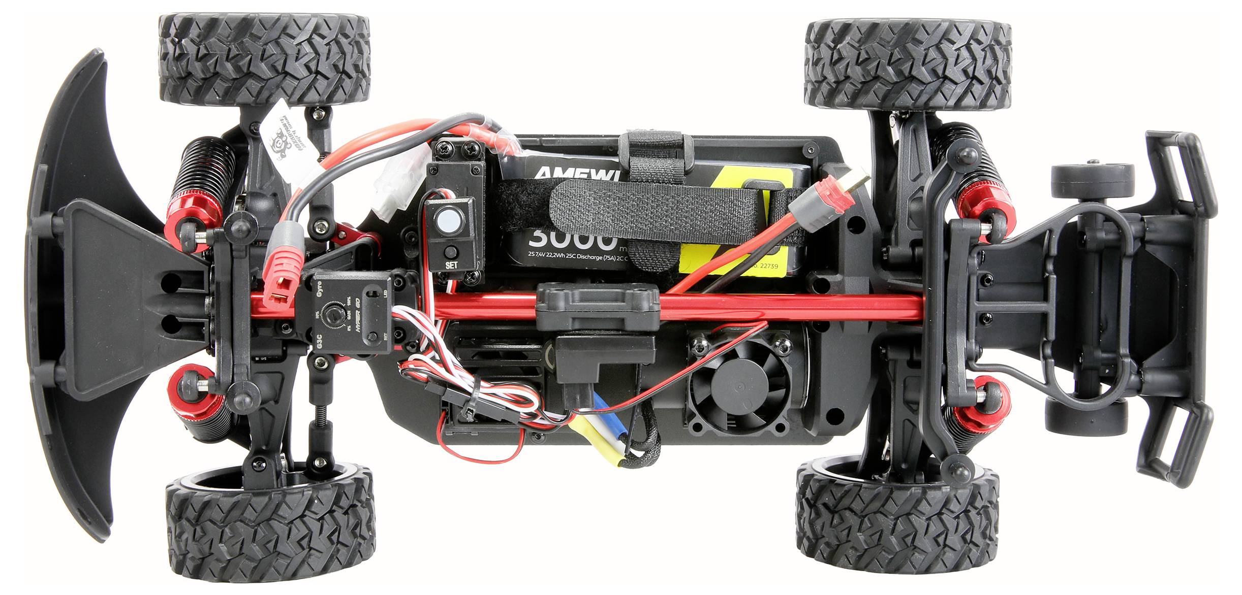Unteransicht eines RC-Autofachsis mit freiliegender Batterie, Motor, Verdrahtung und vier großen Geländereifen.