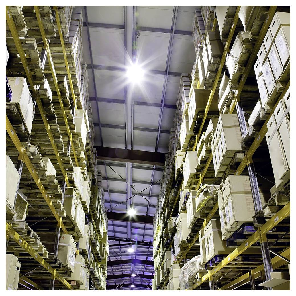 LED-Spotlightlampe in Weiß mit zweistiftigem Sockel, abgebildet auf schwarzem Hintergrund.