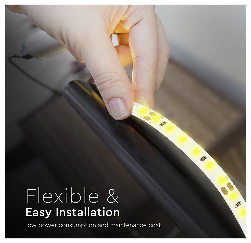 Hand installiert einen leuchtenden flexiblen LED-Streifen; der Text lautet „Flexible & einfache Installation