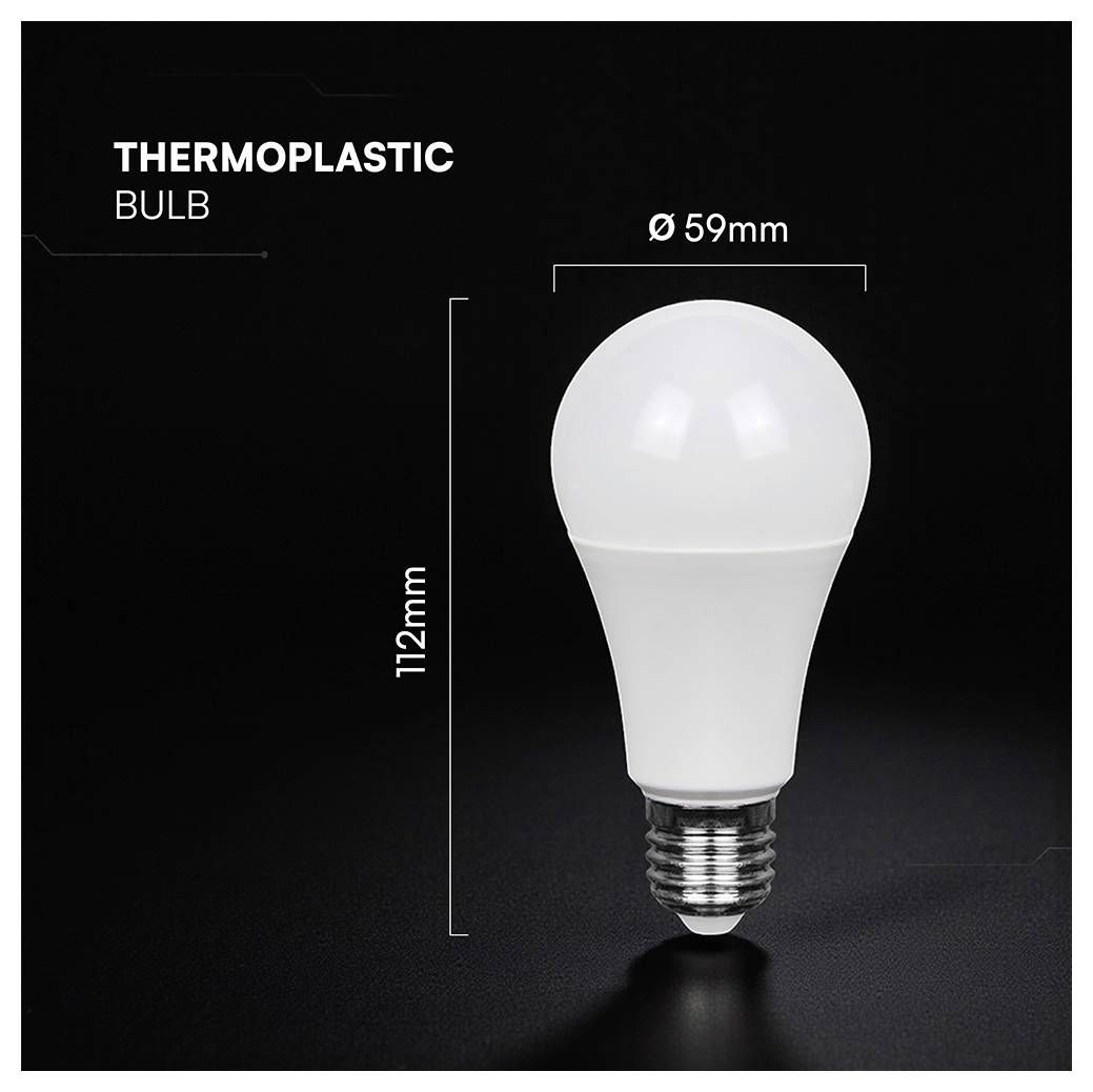Decke mit geometrischen LED-Lichtleisten und eingebauten Spotlights, die ein modernes beleuchtetes Muster schaffen.