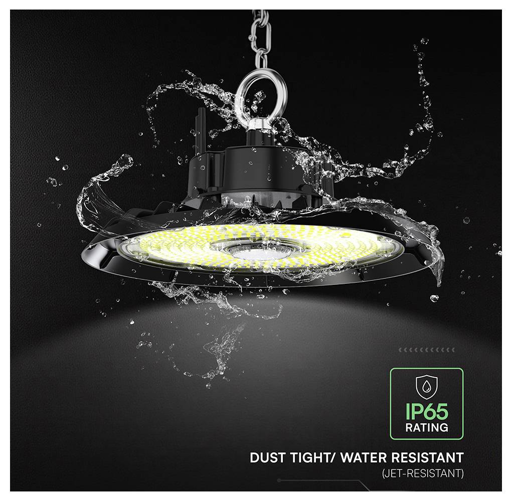 Wasserdichte industrielle hängende LED-Leuchte mit Wasser, das um sie herum spritzt, gekennzeichnet mit „IP65-SCHUTZKLASSE