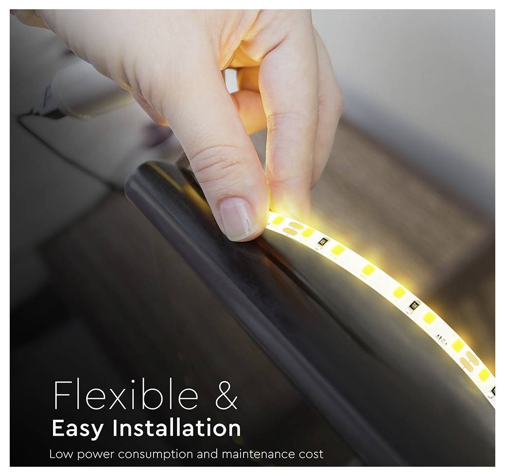 Hand installiert eine leuchtende flexible LED-Streifen-Lichtleiste auf einer Oberfläche; Text sagt 