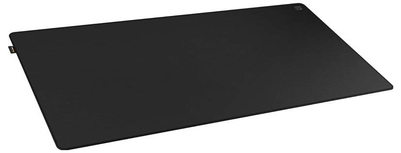Ein dünnes schwarzes rechteckiges Tablet-Gerät, das in einem Winkel auf weißem Hintergrund angezeigt wird.