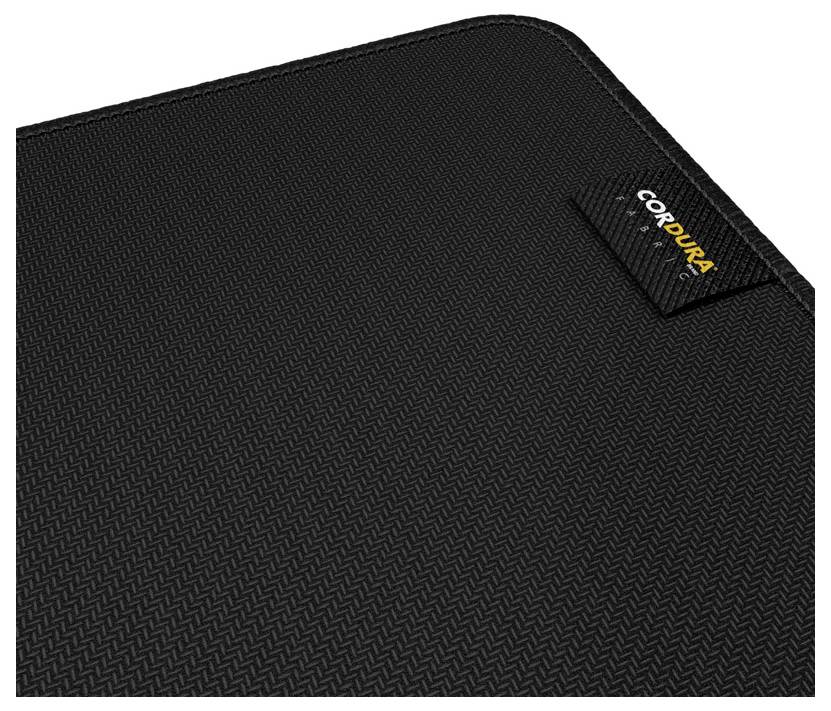 Nahaufnahme einer schwarzen strukturierten Laptop-Schutzhülle oder Matte mit einem kleinen CORLUKA-Logo-Etikett in der Ecke.