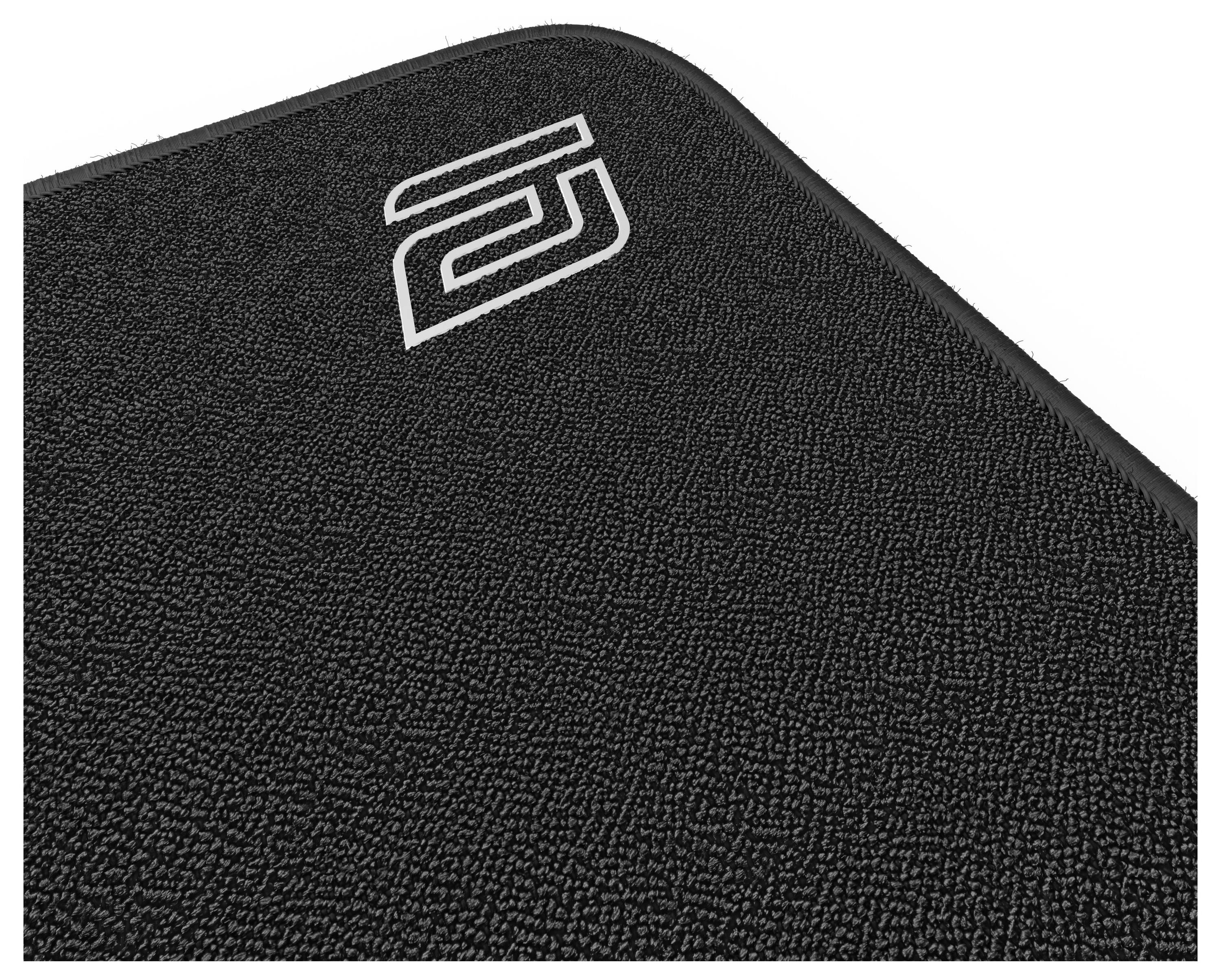 Nahaufnahme einer schwarzen strukturierten Matte oder eines Pads mit einem weißen geometrischen Logo in der Nähe der Oberkante.