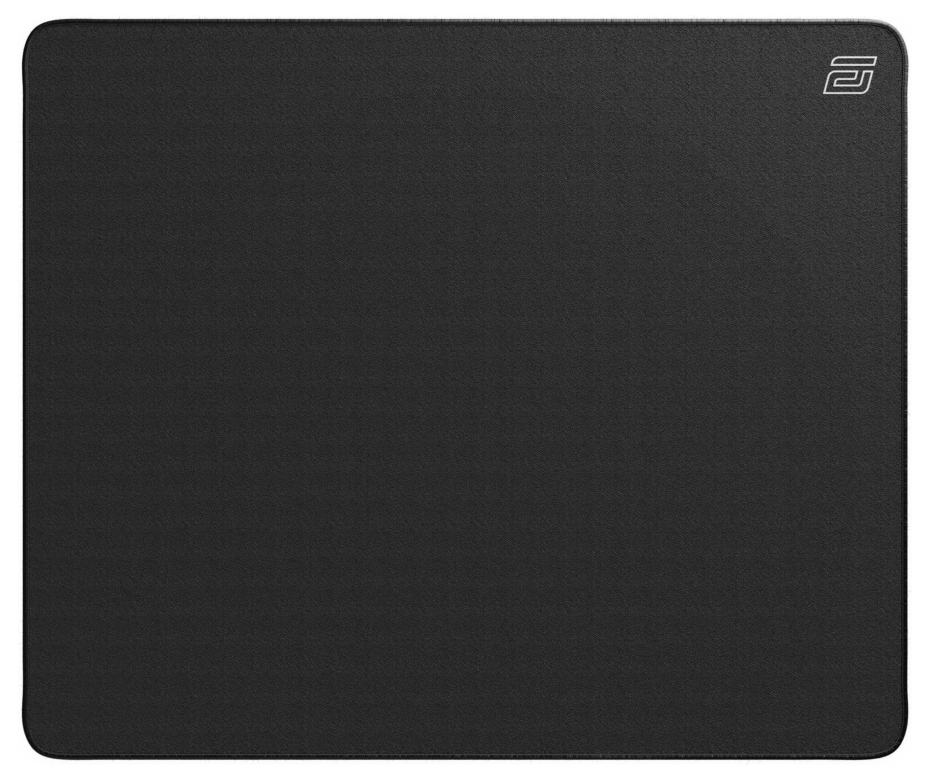 Schwarzes rechteckiges Mousepad mit abgerundeten Ecken und einem kleinen Logo in der oberen rechten Ecke.
