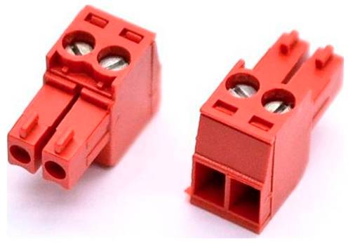Zwei rote zweipolige elektrische Steckverbinder, die aus schrägen Ansichten auf weißem Hintergrund gezeigt werden.