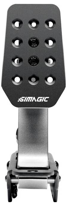 Nahaufnahme einer Simagic-Rennsimulatoren-Pedaleinheit, die das perforierte Pedalgesicht und die Metallmontageklammer zeigt.