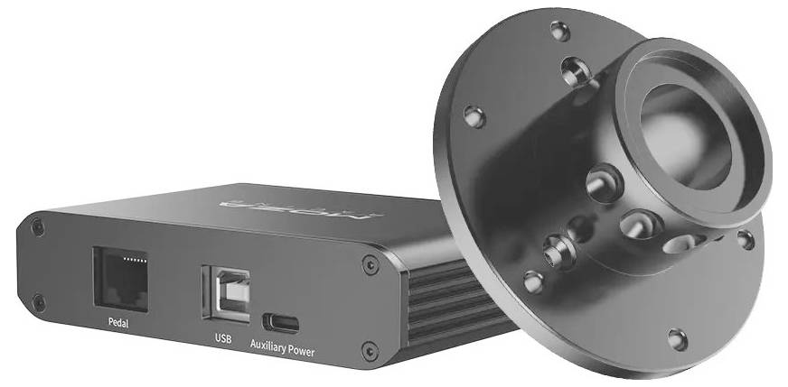 Schwarzes Metallgerät mit elektronischen Komponenten mit Anschlüssen mit der Bezeichnung 