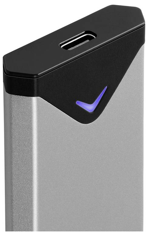 Silbernes AXAGON externes Solid-State-Laufwerk in einer Schrägansicht mit einem USB-Anschluss auf der linken Seite.