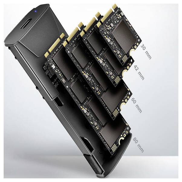 Schwarzes abgewinkeltes Lagerkisten-Display mit vier gestapelten SSDs, gekennzeichnet mit 30 mm, 42 mm, 60 mm und 80 mm für verschiedene Laufwerksgrößen.