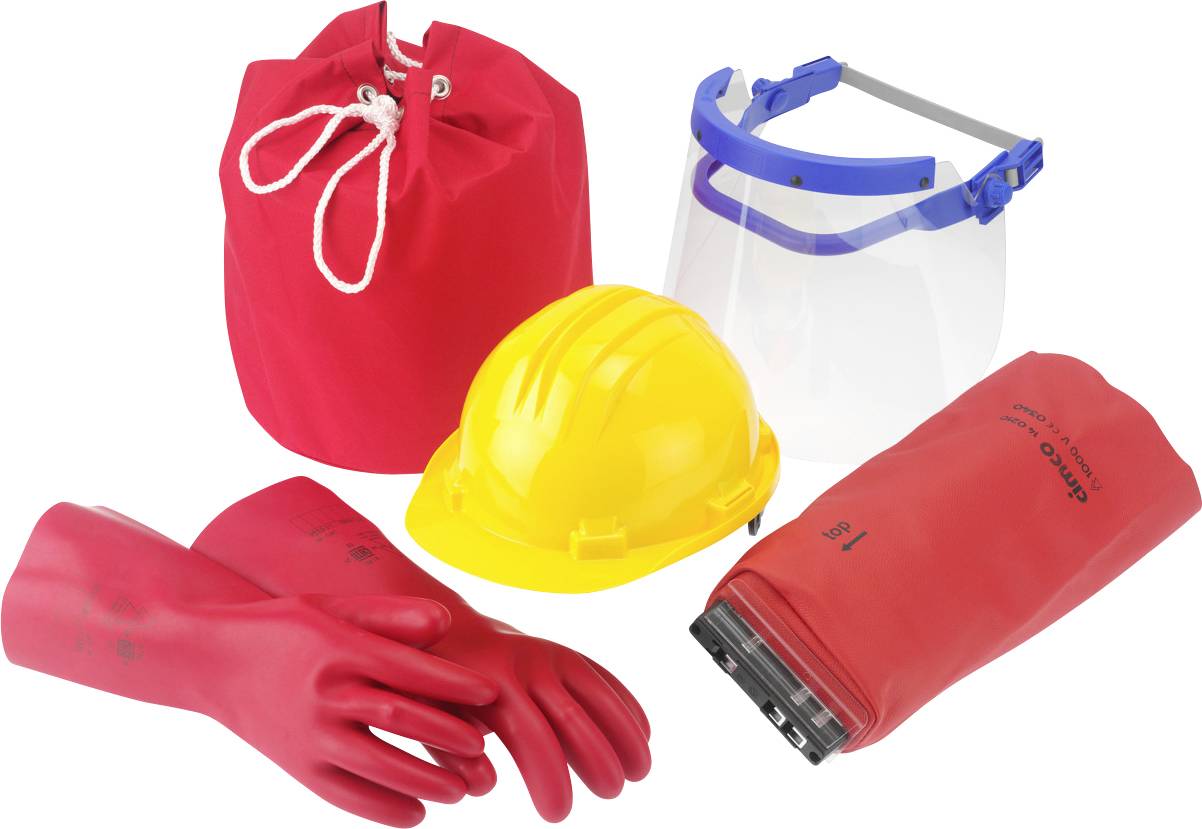 Verschiedene Schutzausrüstung auf weißem Hintergrund: rote Handschuhe und Tasche, gelber Schutzhelm und klares Gesichtsschutzschild.