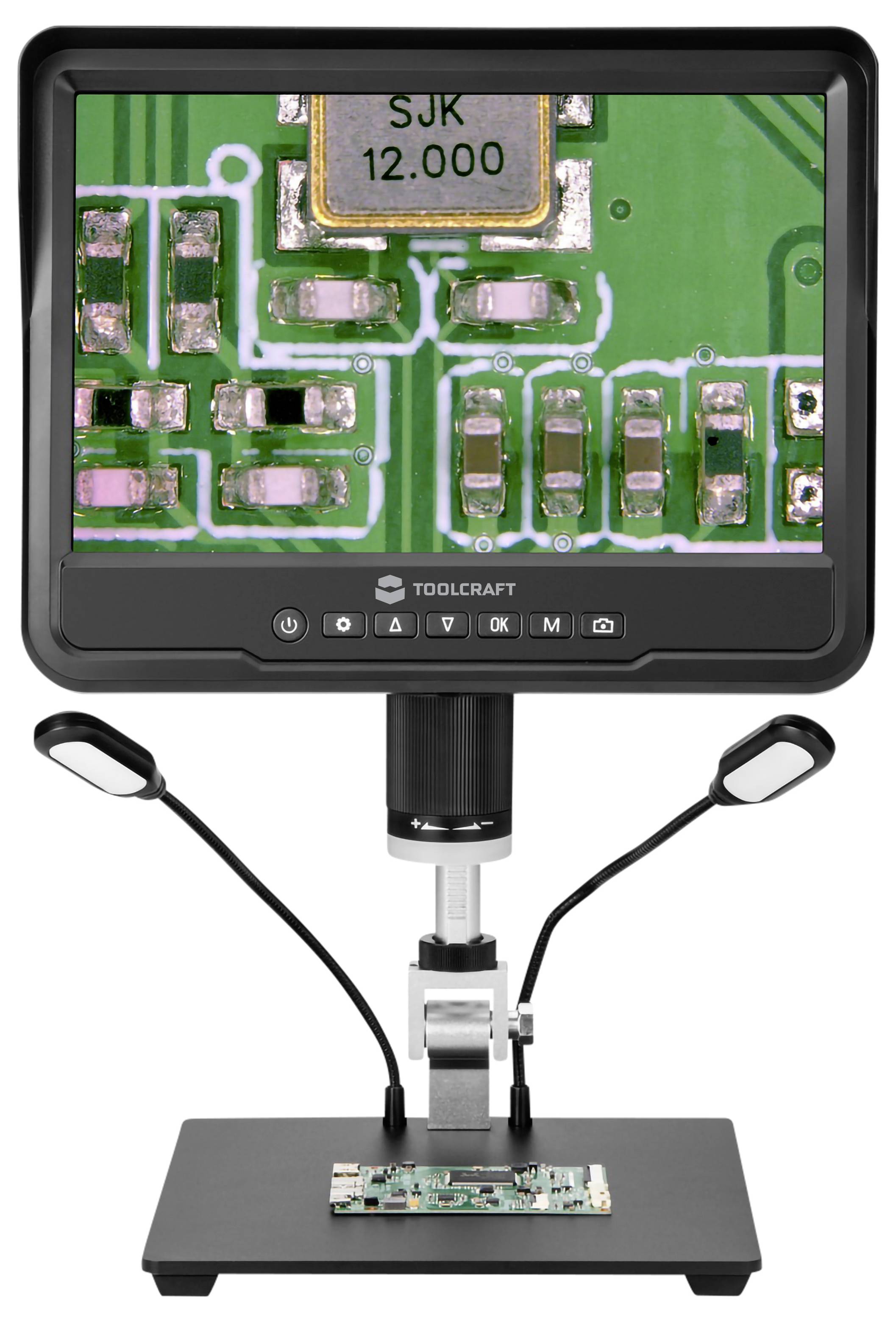 Digitales Mikroskop, das eine Nahaufnahme einer Leiterplatte auf dem Bildschirm zeigt, mit der auf dem Ständer darunter montierten Platine zur Überprüfung.