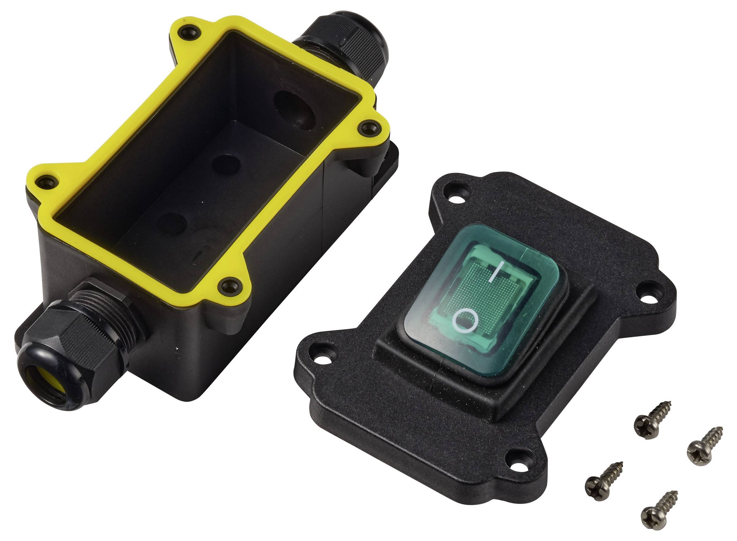 Schwarzes elektrisches Gehäuse mit gelbem Dichtring, passendem Deckel mit grünem Wippschalter und vier Schrauben auf weißem Hintergrund.