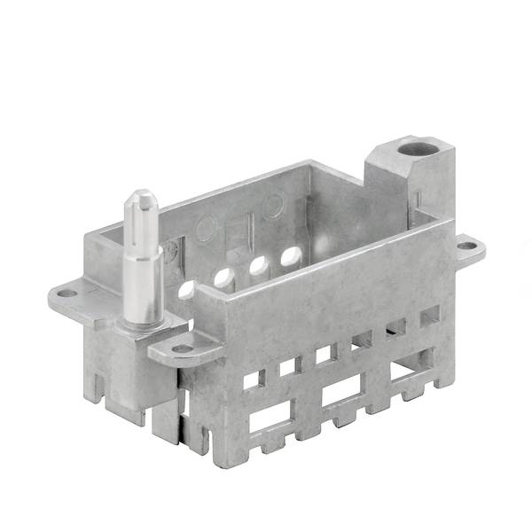 Metallisches Gehäuse für elektrische Steckverbinder mit Montagelaschen und Stiftöffnungen, isoliert auf weißem Hintergrund dargestellt.